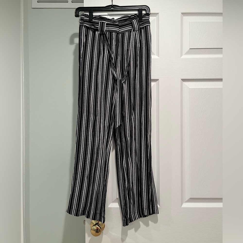 Express Wide Leg High Rise Black and White Striped Pants size 00P